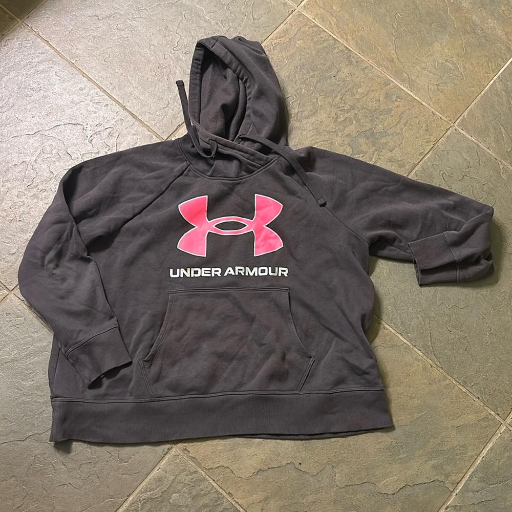 Under Armour women’s hooded sweatshirt. Size 1X plus. Great condition